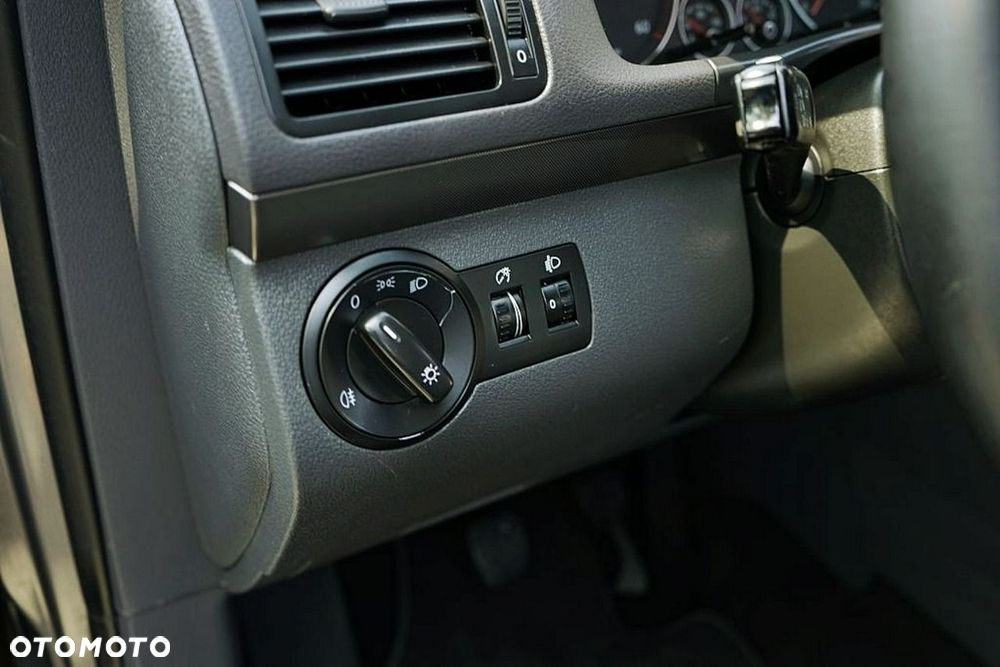 Volkswagen Touran - 14