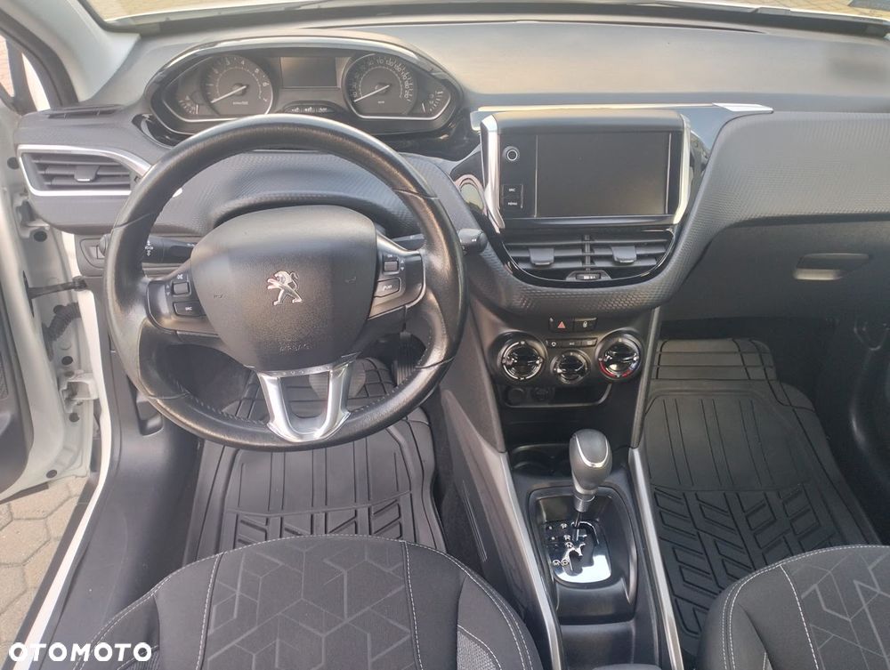 Peugeot 2008 1.2 Pure Tech Style S&S EAT6 - 8