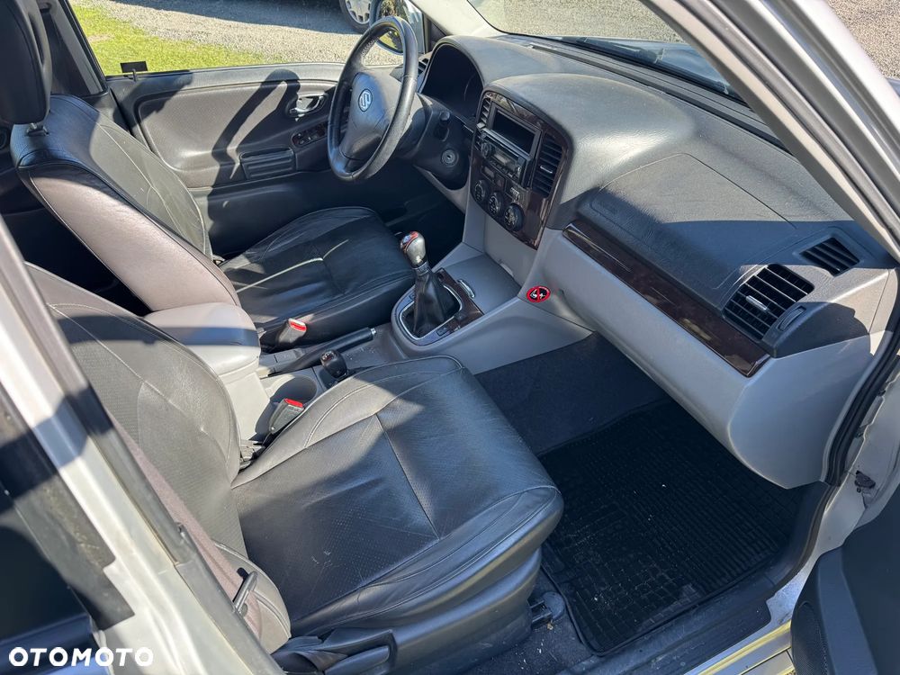 Suzuki Grand Vitara 2.0 - 6