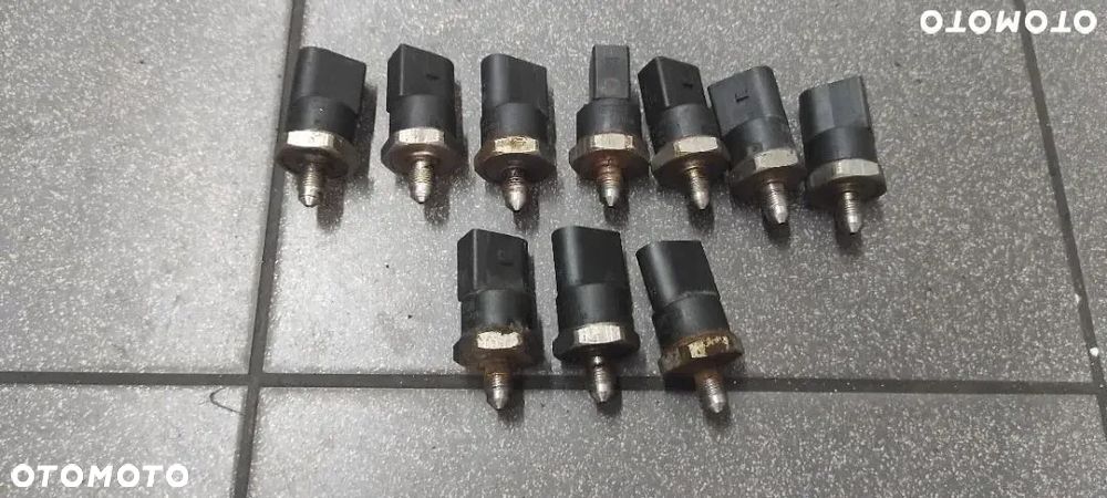 CZUJNIK CIŚNIENIA PALIWA FSI TFSI VW AUDI SEAT SKODA 0261545006 06D906051A - 1