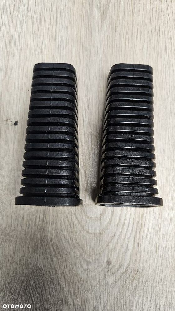 Guma podnóżka kierowcy para Suzuki Intruder 600 700 800 1400  43551-38B00 - 4