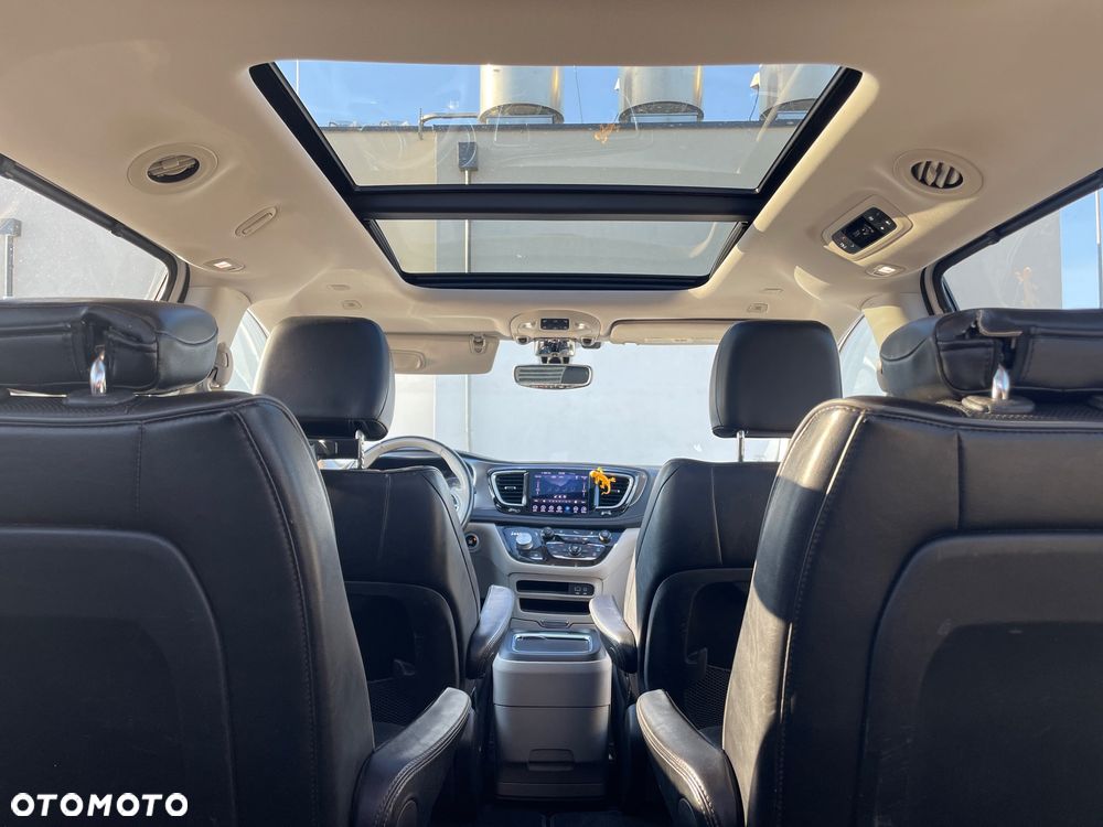 Chrysler Pacifica - 16
