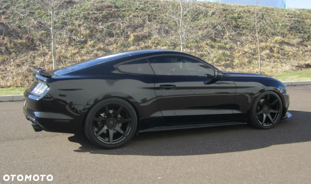 Ford Mustang - 4