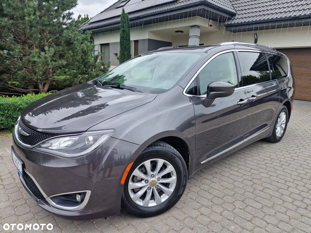 Chrysler Pacifica - 4