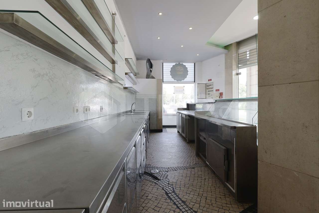 VENDE-SE IMÓVEL COMERCIAL TOTALMENTE EQUIPADO – BAIXA DA BANHEIRA - Grande imagem: 3/27