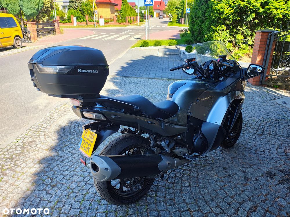 Kawasaki GTR - 3