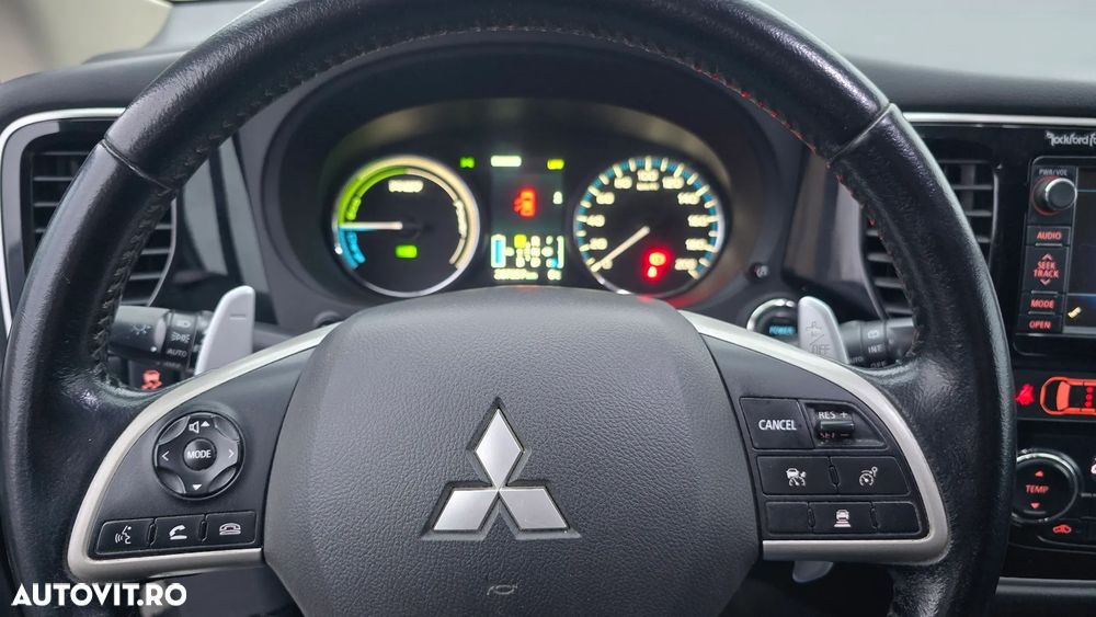 Mitsubishi Outlander 2.0 4WD Plug-In Hybrid Top - 20