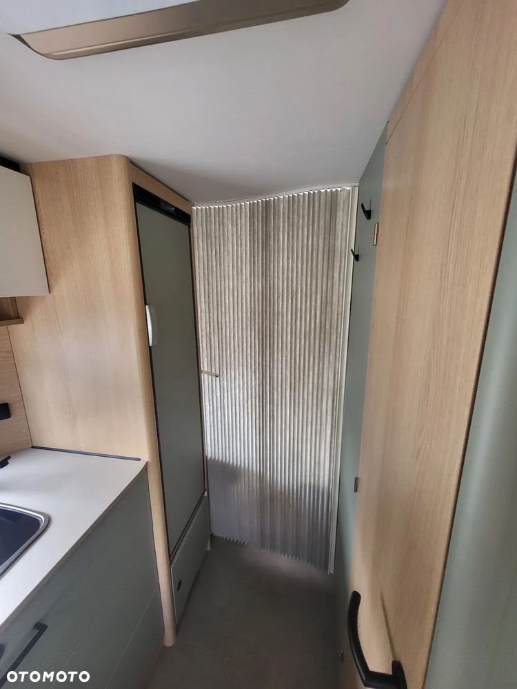 LMC Style 530 E - Łóżka wzdłużne + salon podkowa - 14