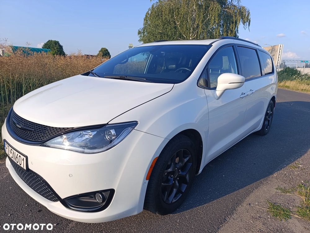 Chrysler Pacifica - 1