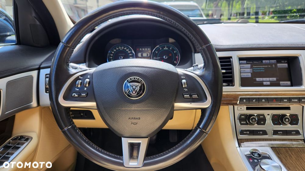 Jaguar XF 2.0 T Premium Luxury - 9