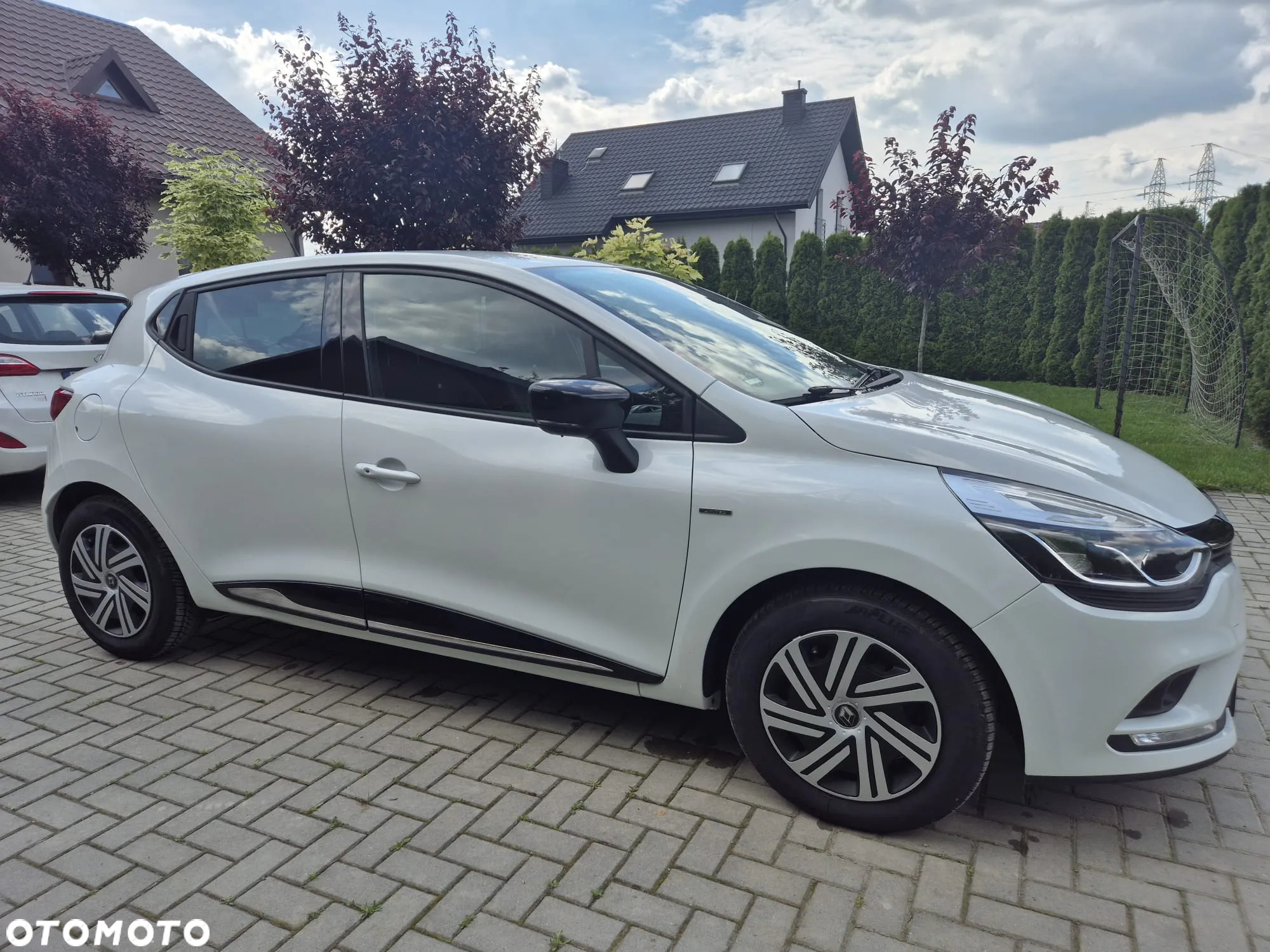Renault Clio 1.2 16V 75 LIMITED - 16