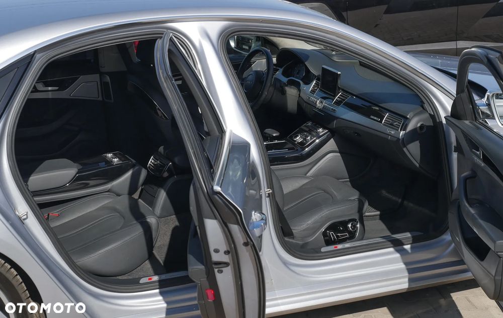 Audi S8 Plus - 25