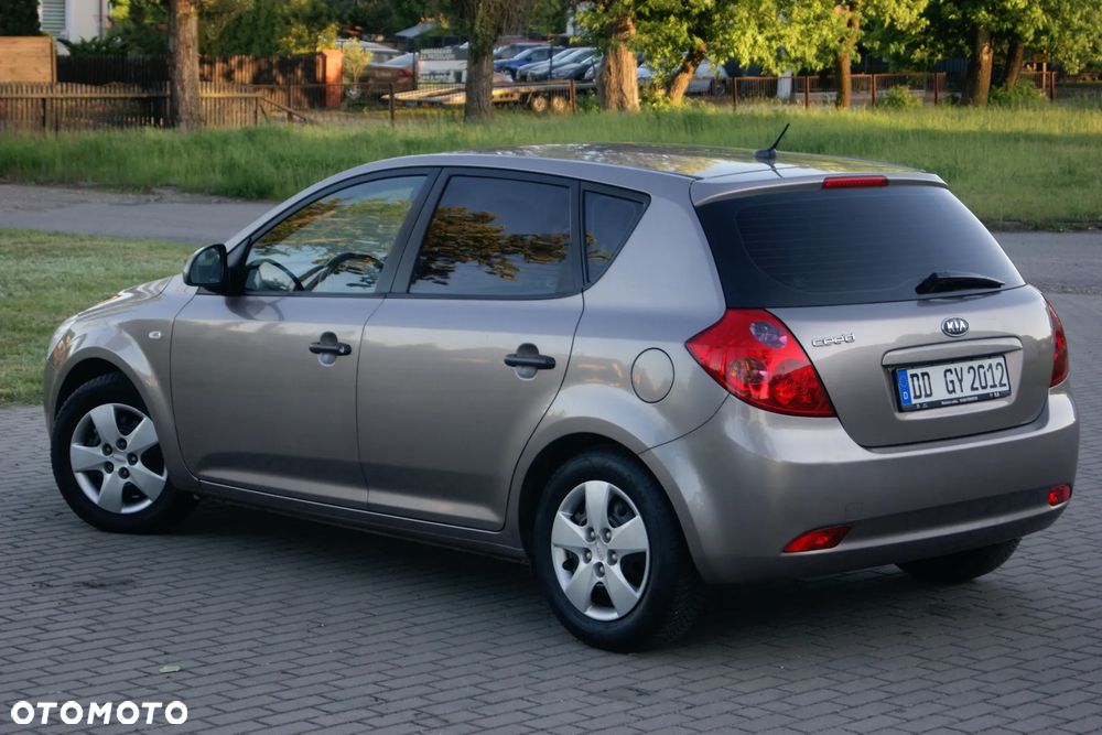 Kia Ceed 1.4 CVVT Attract - 31