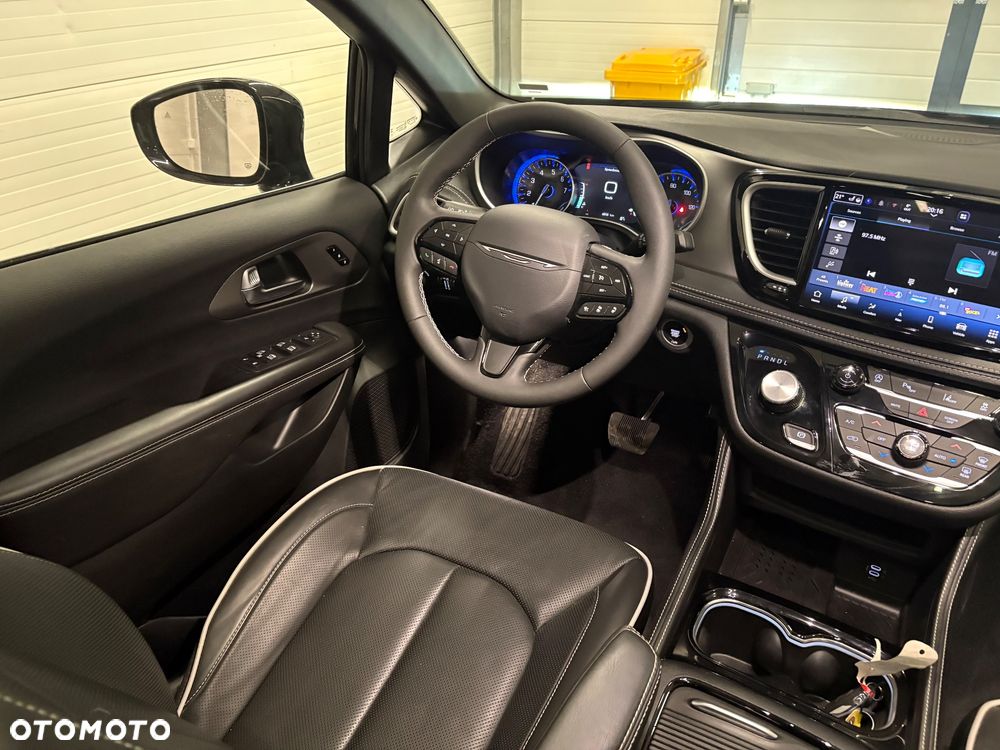 Chrysler Pacifica - 31