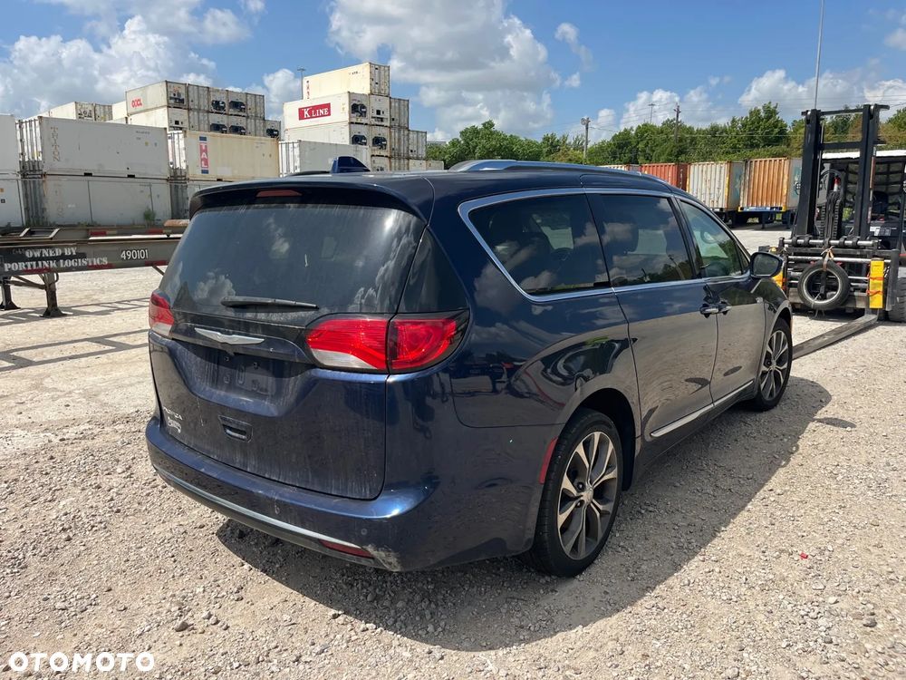 Chrysler Pacifica - 25