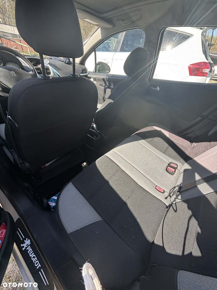 Peugeot 207 1.4 - 5