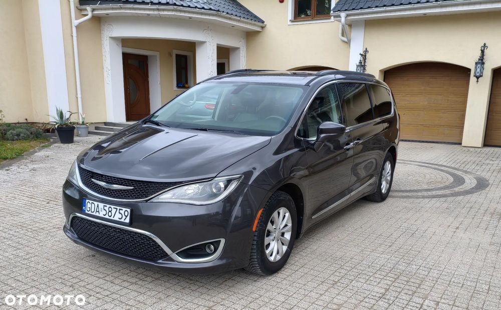 Chrysler Pacifica - 3