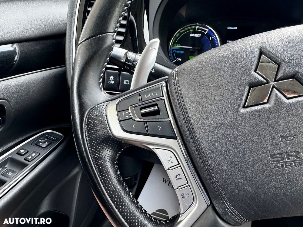 Mitsubishi Outlander 2.4 4WD Plug-In Hybrid Top - 15