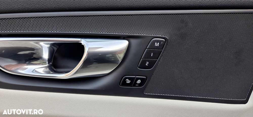 Volvo XC 60 B4 MHEV AT8 AWD Inscription - 16