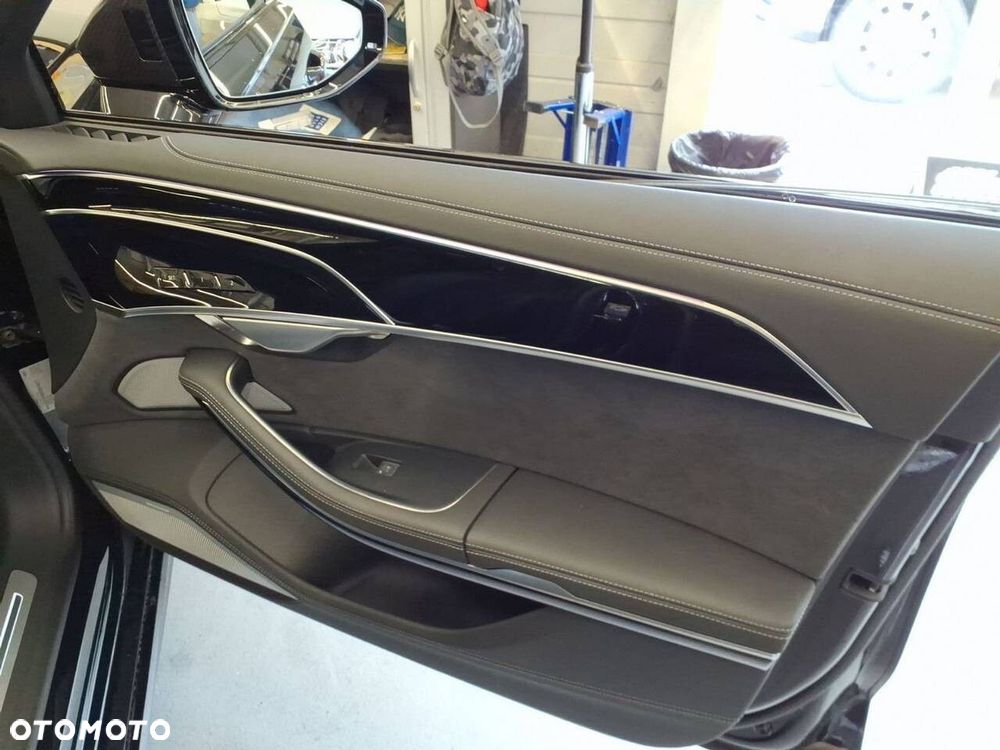 Audi S8 - 16