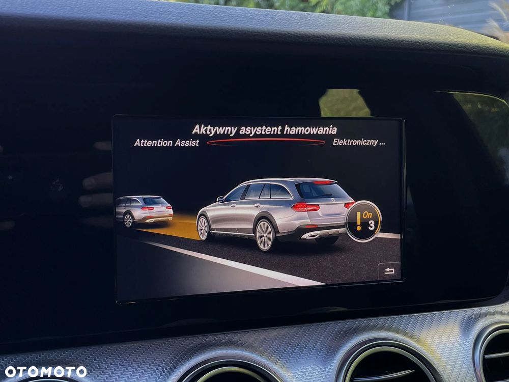 Mercedes-Benz Klasa E 220 d 4-Matic 9G-TRONIC - 28