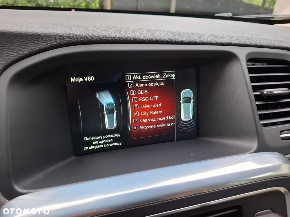 Volvo V60 D6 AWD Plug-in Hybrid Momentum - 30