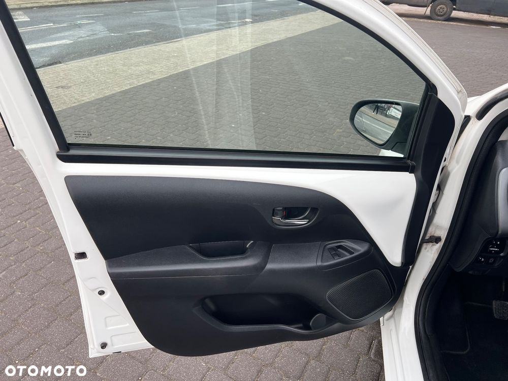 Toyota Aygo x-clusiv - 11