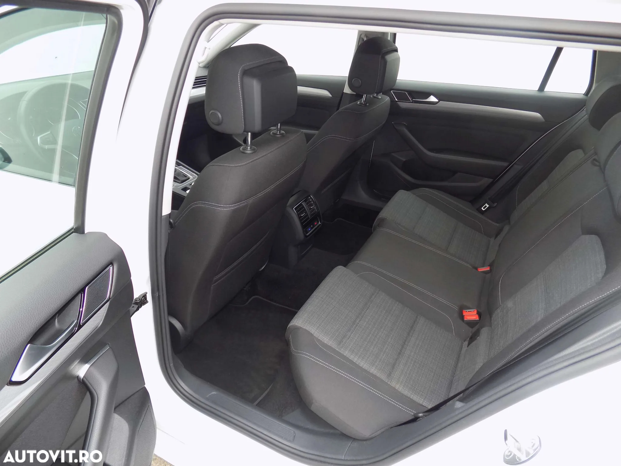 Volkswagen Passat Variant 2.0 TDI DSG Business - 23