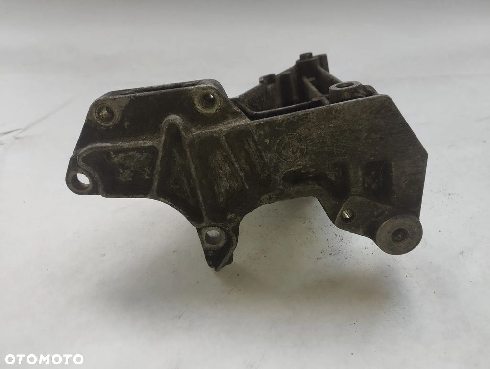 ŁAPA WSPORNIK POMPY BMW E39 2245747 - 4