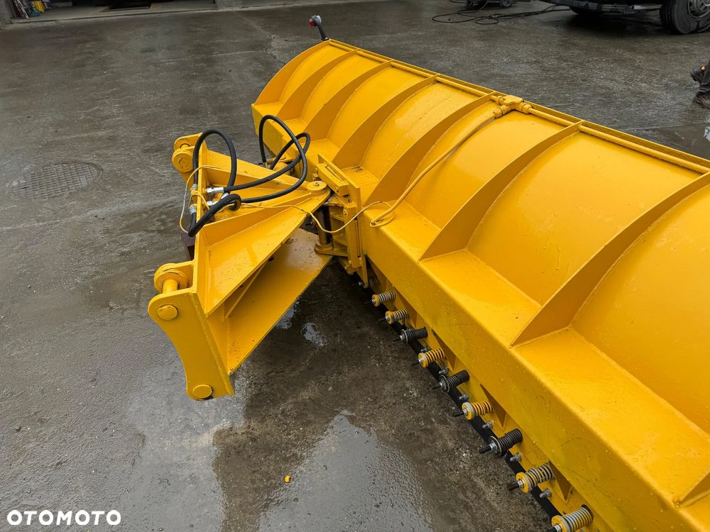 Caterpillar - 10