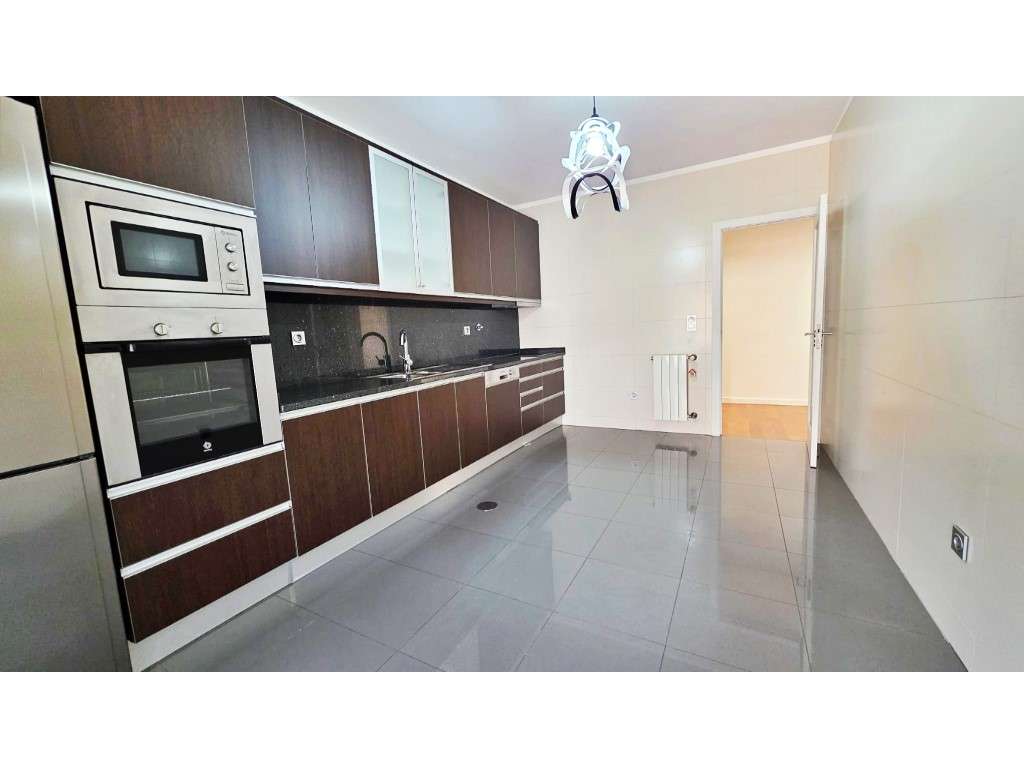 Apartamento T2 com garagem e varandas - Grande imagem: 5/17