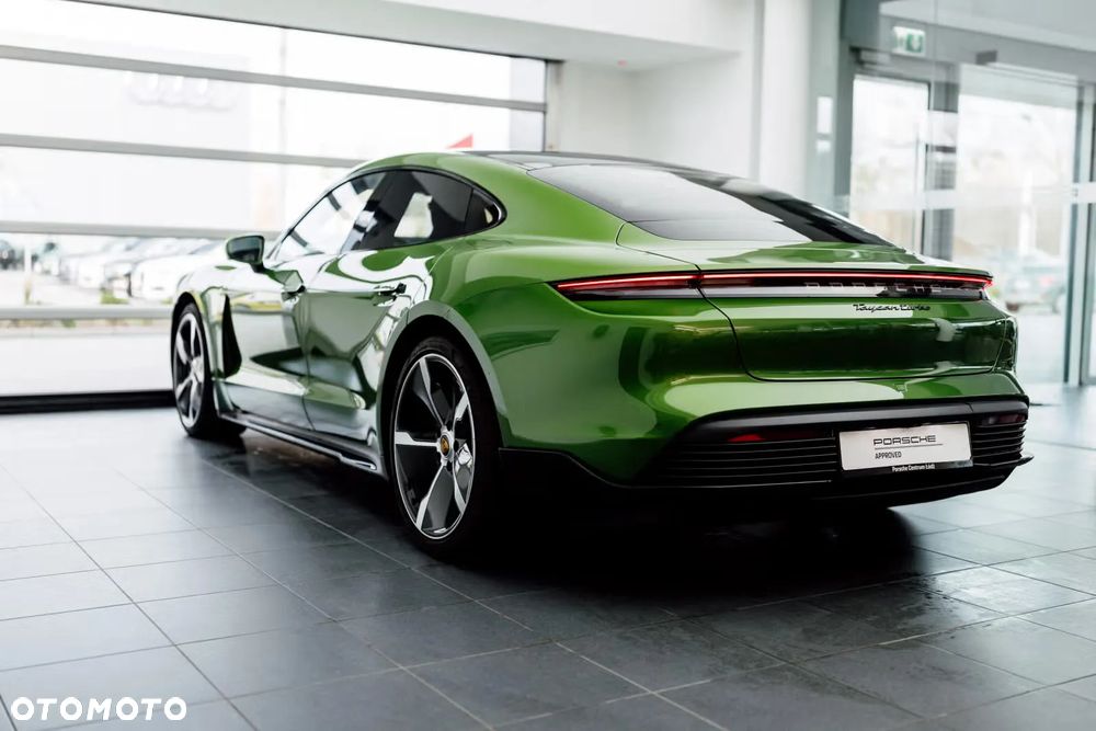 Porsche Taycan Turbo - 8
