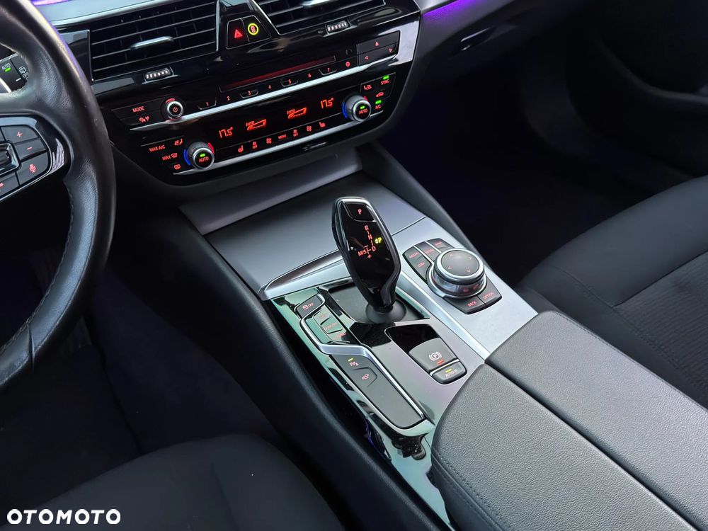 BMW Seria 5 520d - 24