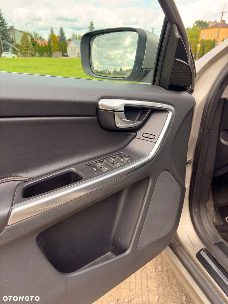 Volvo XC 60 D4 Drive-E Momentum - 10