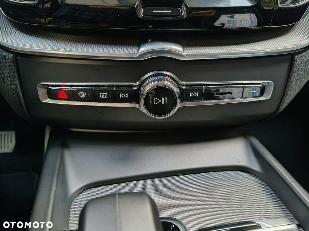 Volvo XC 60 B4 D Ultimate Dark - 36
