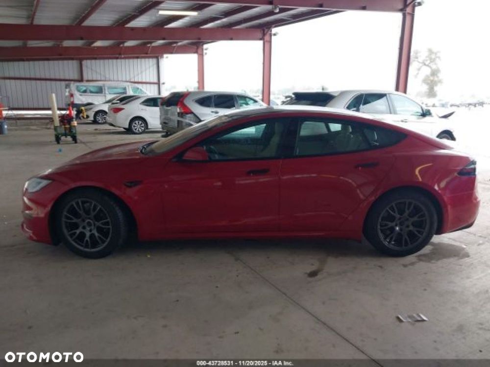 Tesla Model S - 6