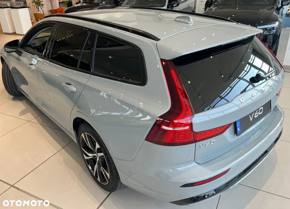 Volvo V60 B4 B DKG Plus Dark - 2