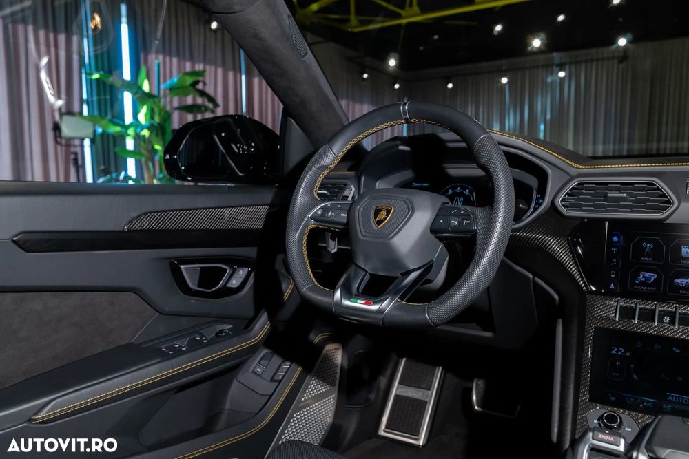 Lamborghini URUS - 30