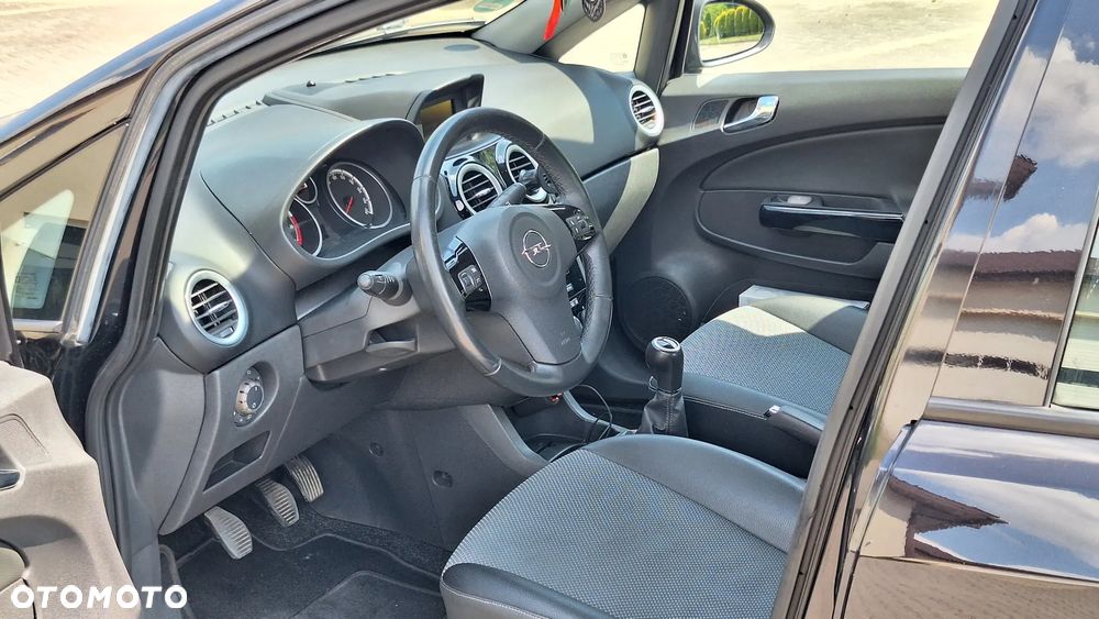 Opel Corsa 1.4 16V Cosmo - 12