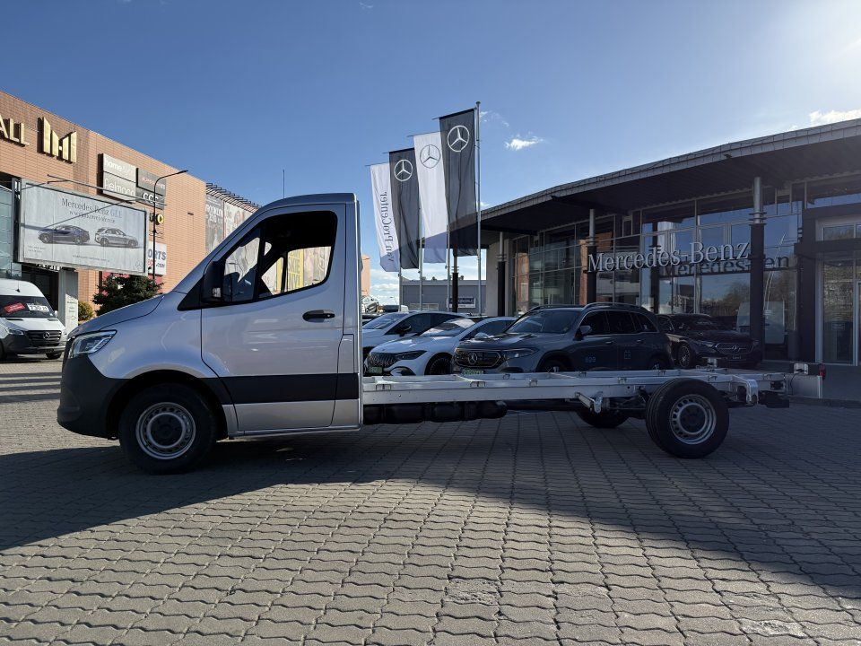 Mercedes-Benz Sprinter - 2