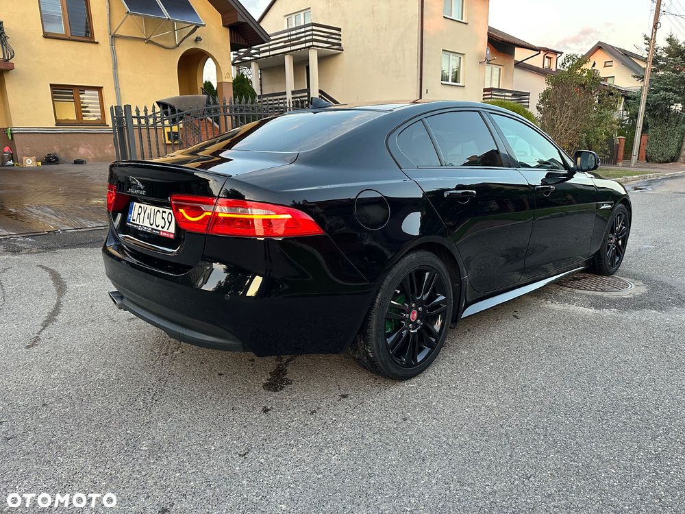 Jaguar XE 2.0 D R-Sport - 11