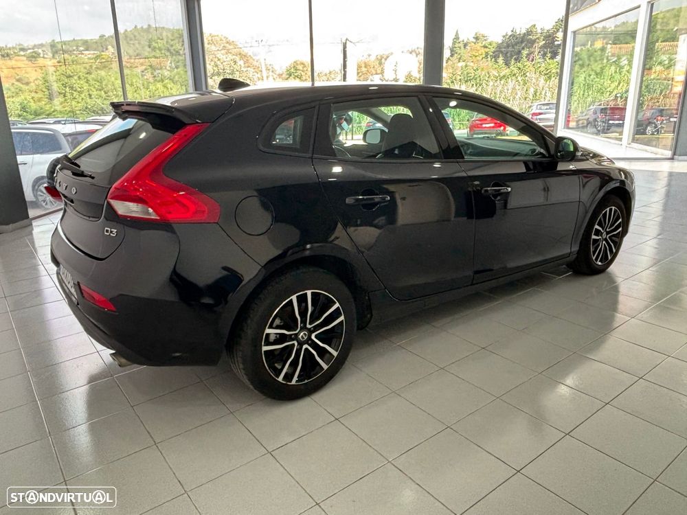Volvo V40 2.0 D3 Momentum - 4