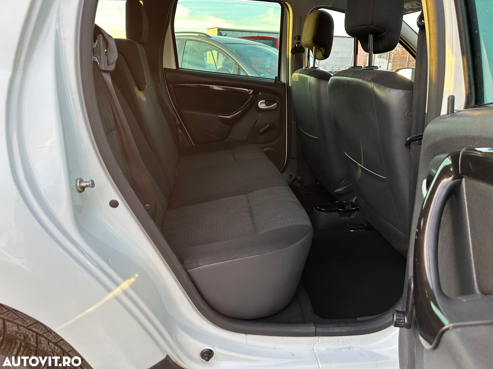 Dacia Duster 1.6 4x2 Laureate - 13