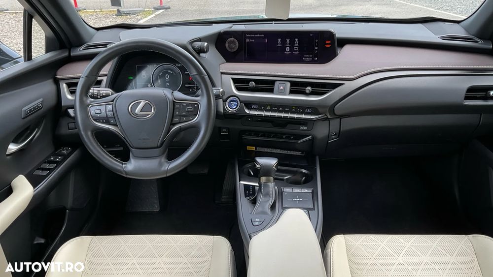 Lexus UX 250h 2.0L HEV 20H- (178 HP) 4X4 CVT Luxury - 14