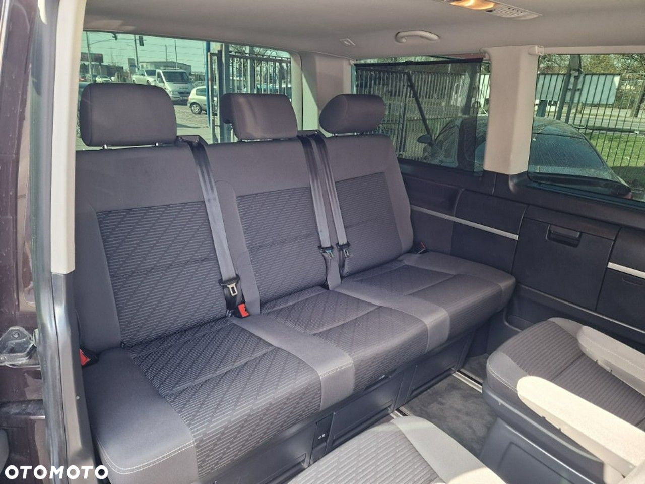 Volkswagen Multivan - 33