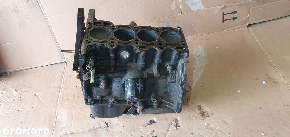 Silnik blok silnika słupek dół Toyota Yaris 1.0 VVTI 1SZ - 2
