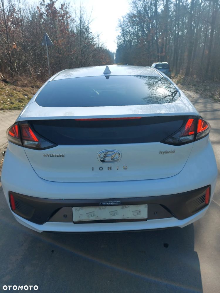 Hyundai IONIQ - 11