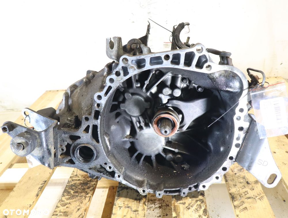 SKRZYNIA BIEGÓW 6 BIEGOWA TOYOTA AVENSIS II T25 2.0D4D 25150-2K - 2