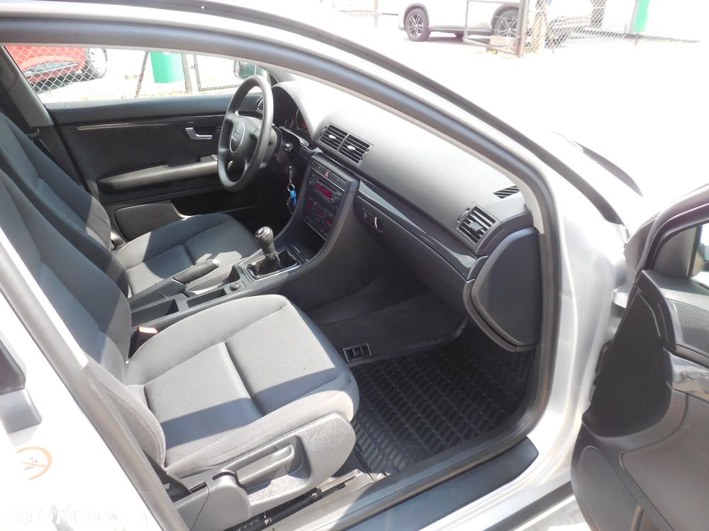 Audi A4 Limousine - 10
