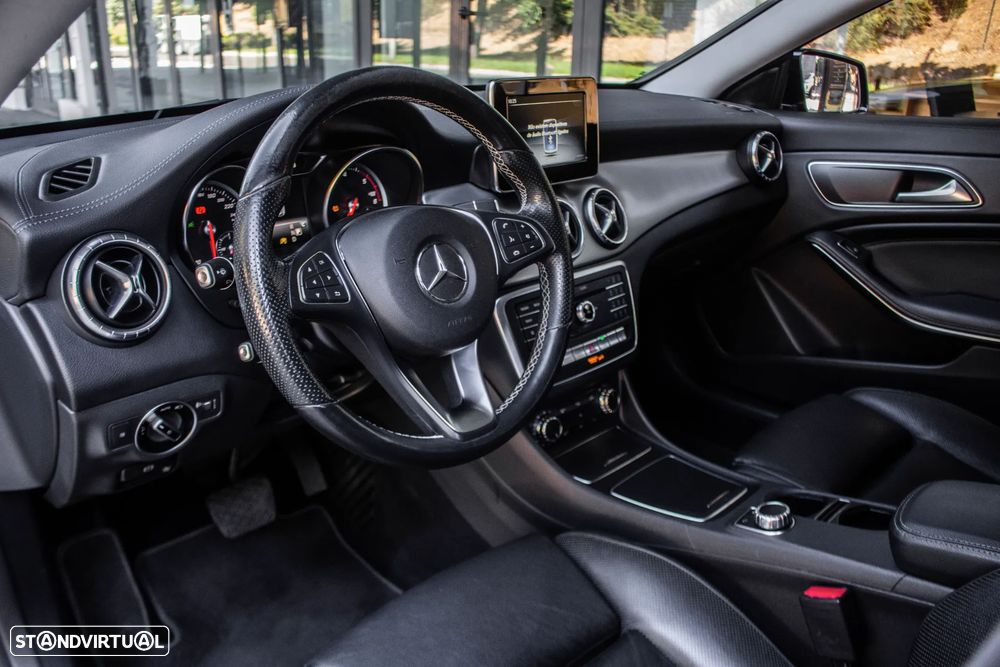 Mercedes-Benz CLA 200 d 4Matic 7G-DCT - 17